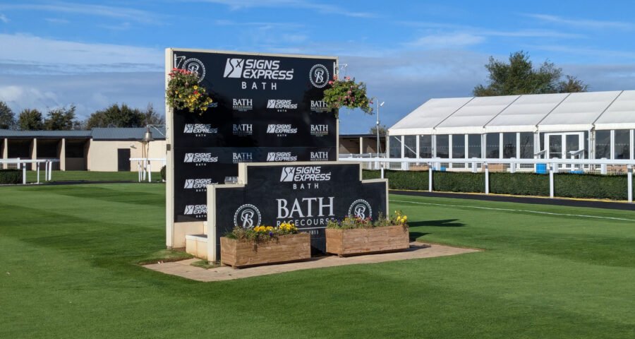 Photo of the parade ring at Bath Racecourse.